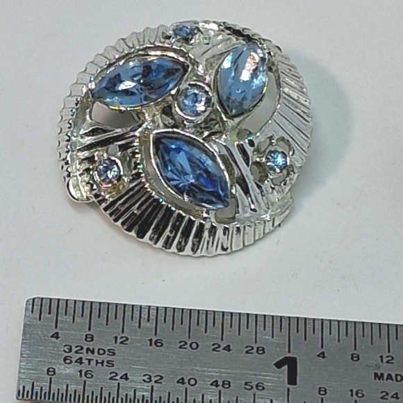 * Vintage Claudette Blue Rhinestone Silver Tone Clip On Earrings - Picture 2 of 5